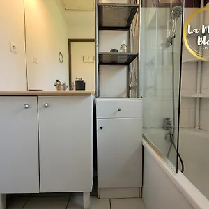 Appartement Tourisme Vert, T2 Avec Piscines Dans Résidence Goelia, Saint-Geniez-dʼOlt
